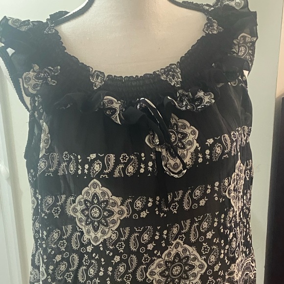 Tops - Black and White Paisley Tank Top